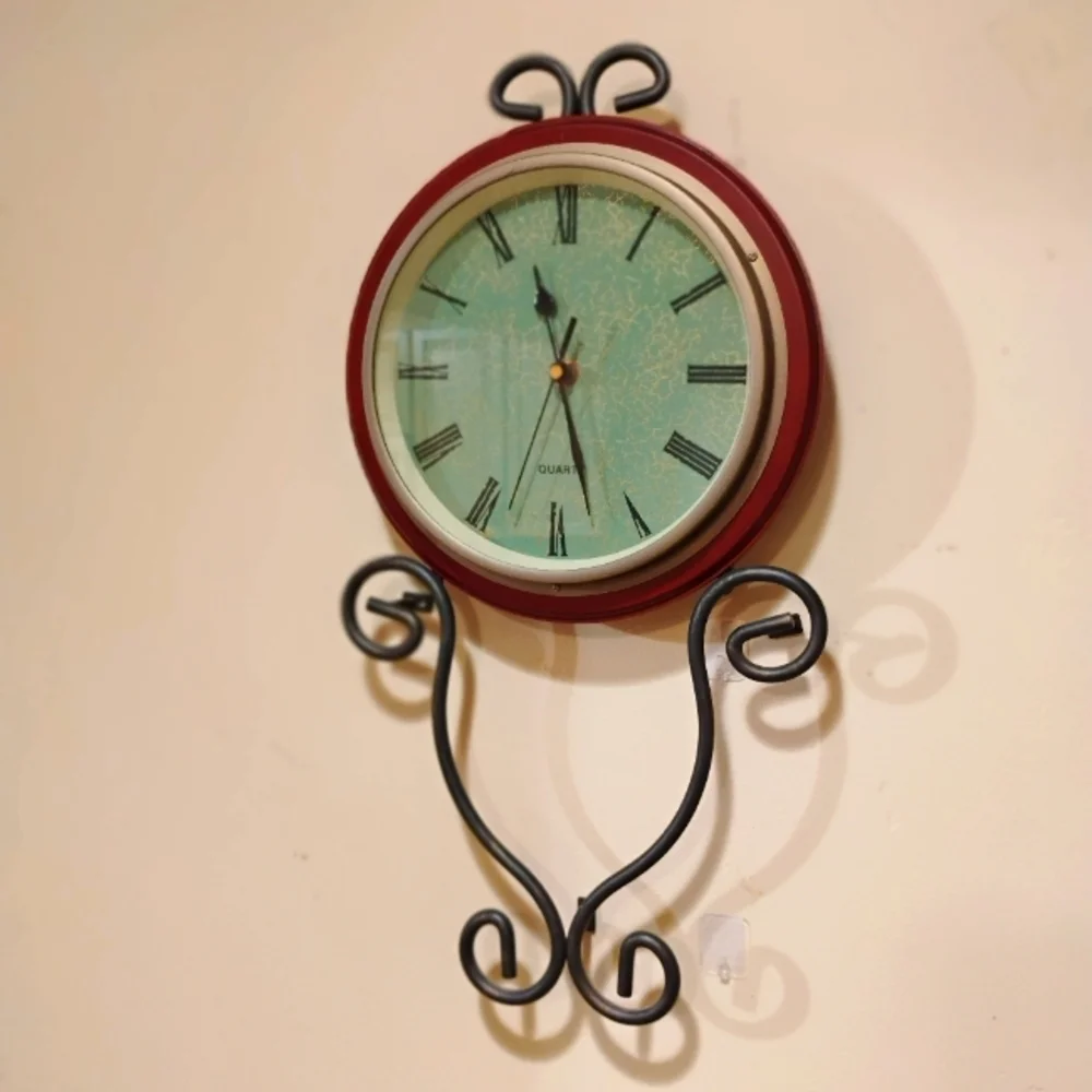 Vintage Quartz Wall Clock. Gorgeous! Works, And Looks Perfect! 10.5